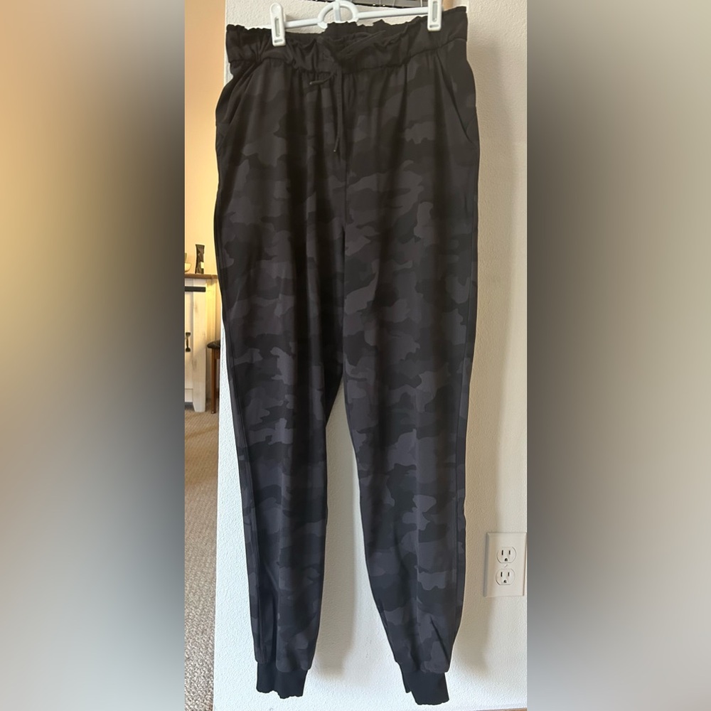 Lululemon On the Fly Jogger 28" *Luxtreme
Heritage 365 Camo Deep Coal Multi